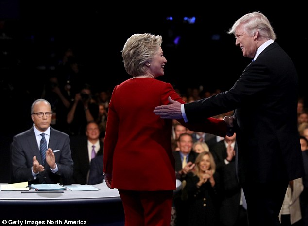 Trump Clinton dibattito stretta di mano