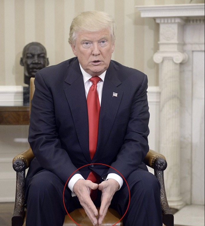 Linguaggio del corpo di Donald Trump mani